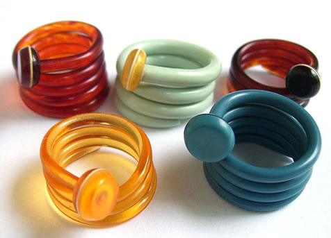 Liana Kabel - Rings made from knitting needles