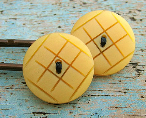 Vintage Button Hair Clips by Milomade